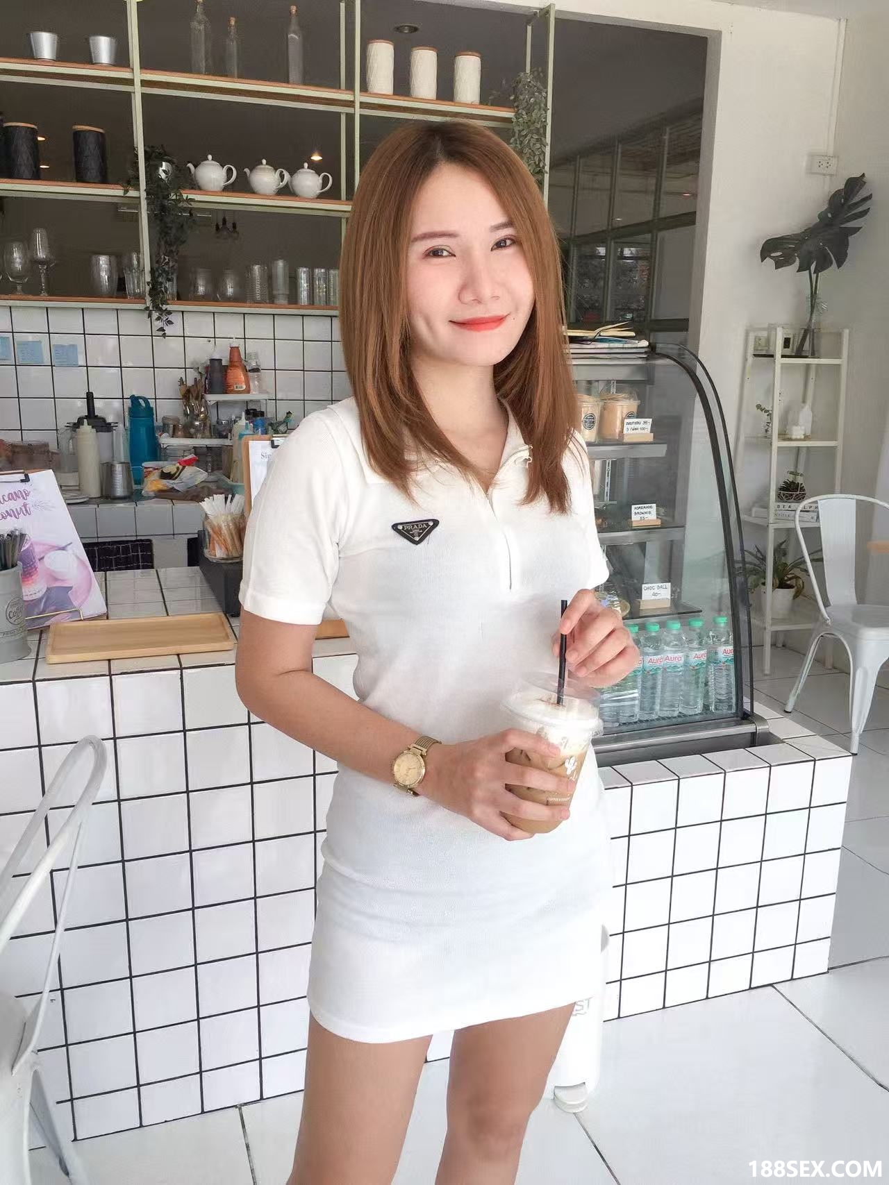121134jy88e8s880fg8euf.jpg