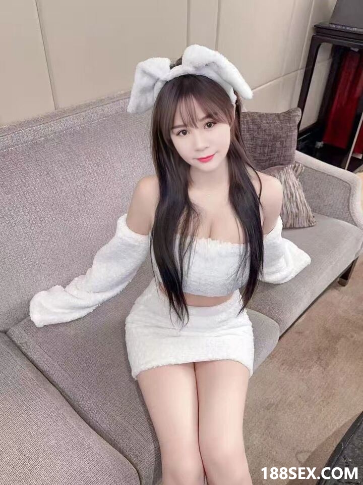 153501mju8882vryc8dp3d.jpg